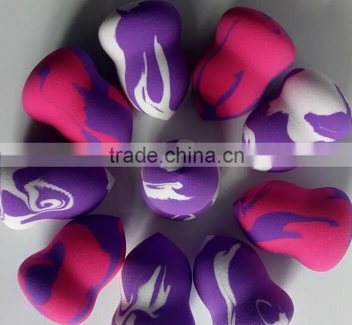 Convenient portable case is perfect for cosmetic bag storage Natural latex sponge heart shape Makeup sponge