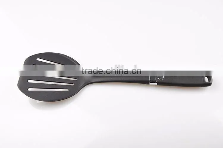 Plastic spatula