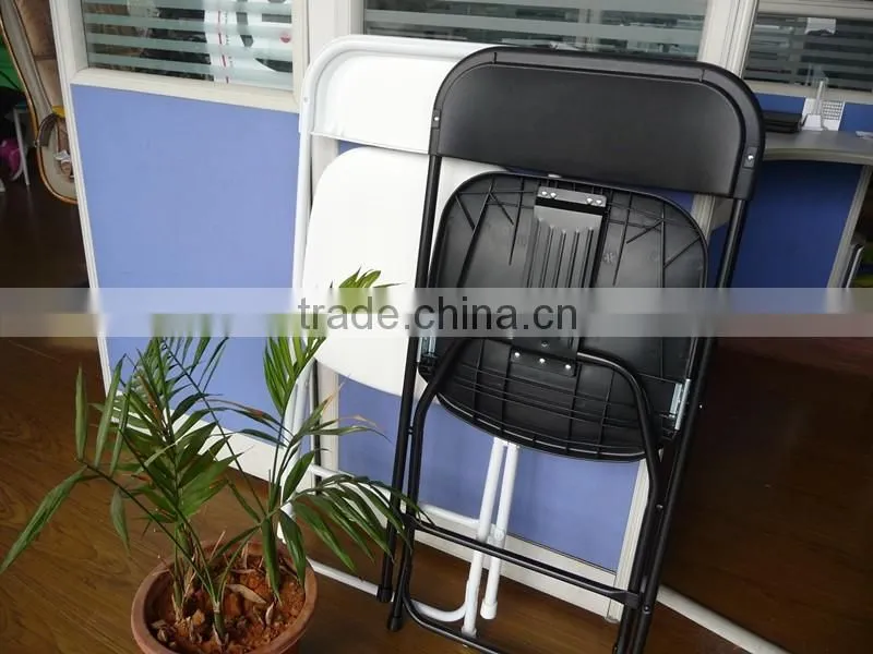Made in china cheap and strong plastic folding chair