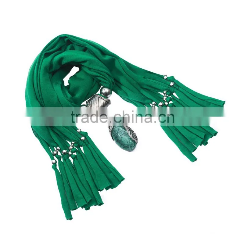 2016 New design metal heart shaped pendant scarf