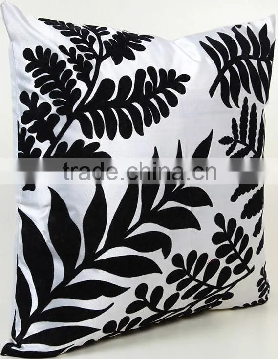 low MOQ traditional polyester polyester cushions home decor pillow
