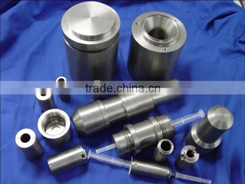 Tungsten and lead container use as the FDG transporter against medical x ray
