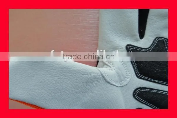 coche de conduccion guantes