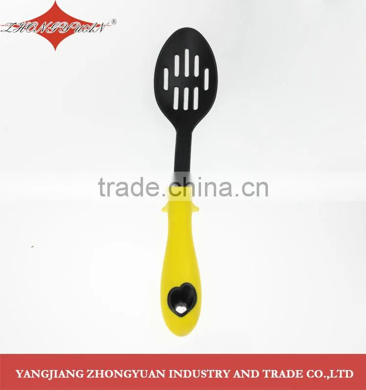 2014 hot sale good quality colorful nylon kitchen tool with heart shaped handle