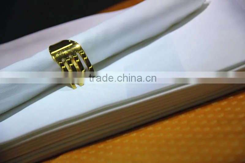 High quality factory direct price white piping dinner napkin