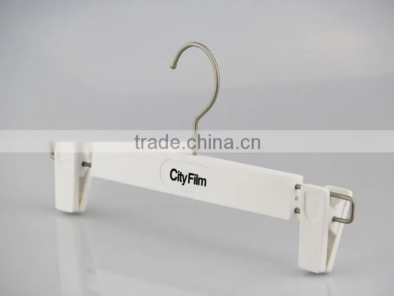 hot sale long hook plastic rubber pants hanger with metal clips