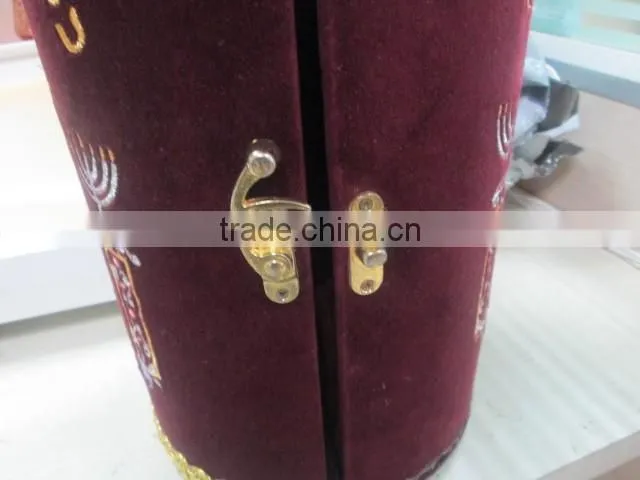 Unique shape creative design wooden wine box with flannelette covered