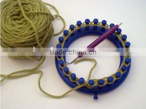Plastic hand circular knitting machine/knitting loom