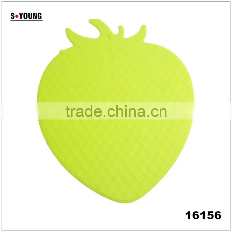 16156 strawberry shape silicone high temperature heat insulation mat