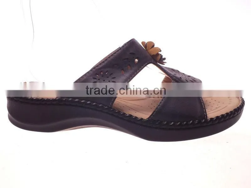 New design flat slippers in pu with comfortable mark-thread sole