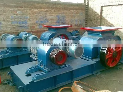 Double roller crushing machine for fertilizer