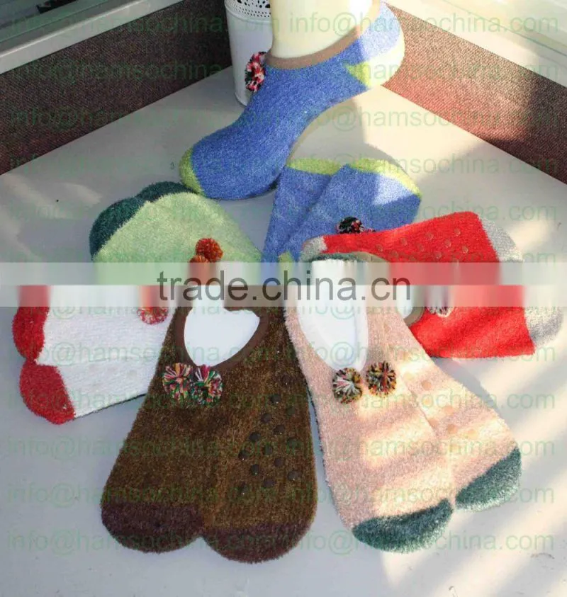Women microfiber sponge yarn low cut slipper socks with pompom