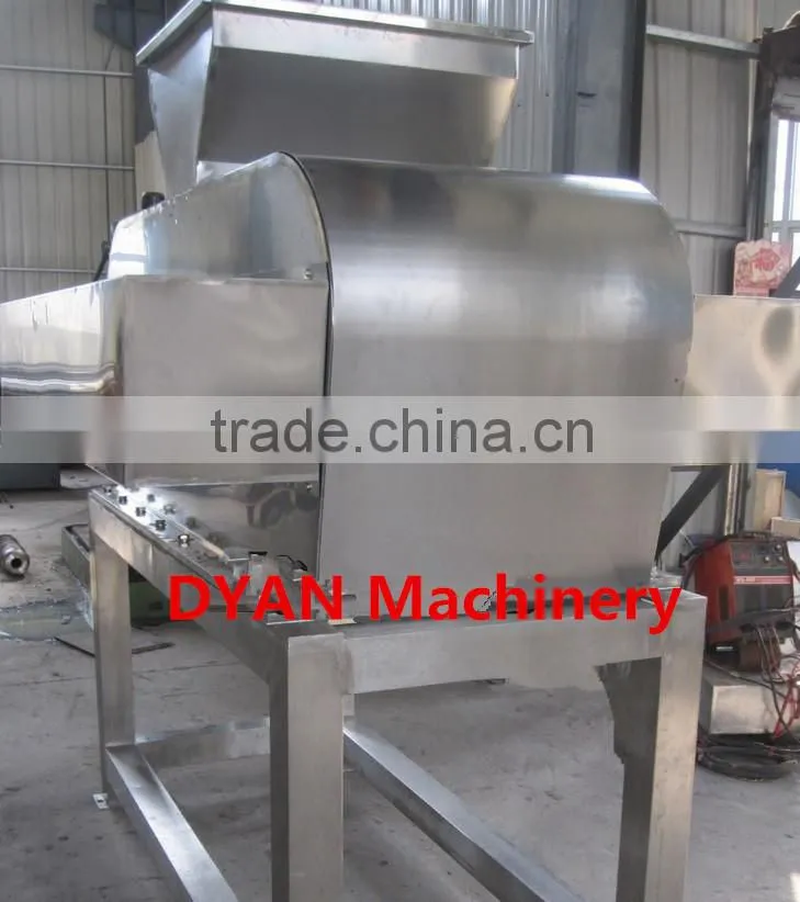 Automatic banana peeling machine
