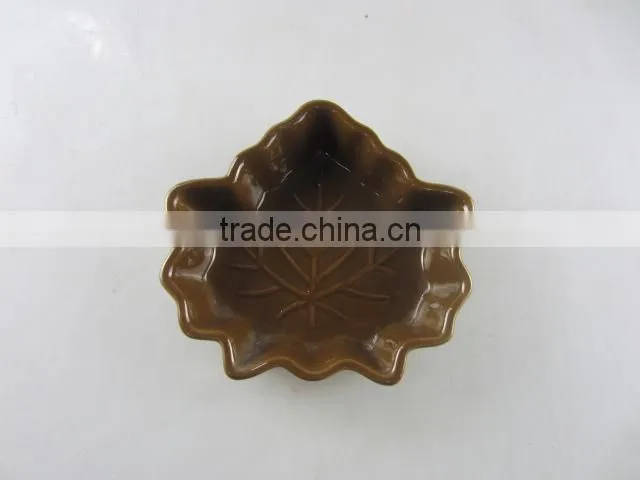 stock cheap brown-glazed ceramic dish with leaf-shaped
