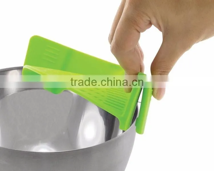 Snap 'n Strain Universal Strainer Colander
