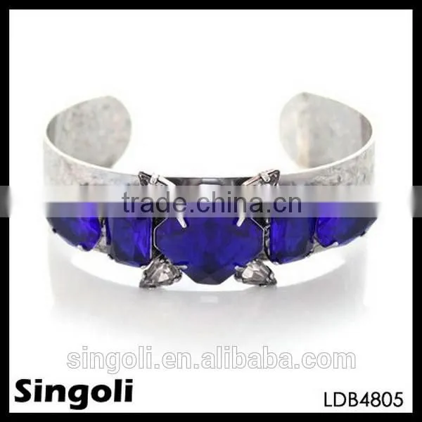 Retro aulic style jewelry blooming 3 flowers charm bracelet golden cuff bracelet marquise bracelet