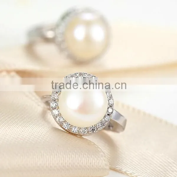lady's Delicate pearl earrings elegant cuff earrings with rhinestone