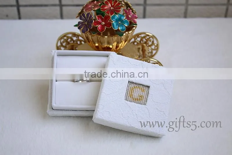 2016 High quality Elegant wedding ring jewelry box with beaded name plate of G
