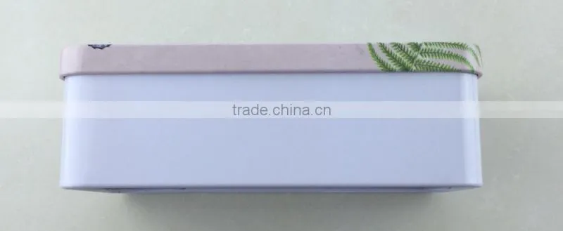 Empty lip balm tin container