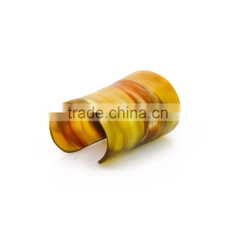 Horn bracelets 100% handmade in Vietnam, used for both genders