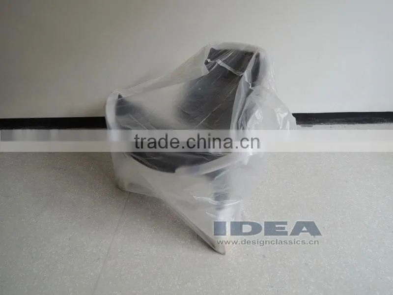 DC6018 Replica Hans Wegner Shell Chair - Black Shell/Black Leather pad