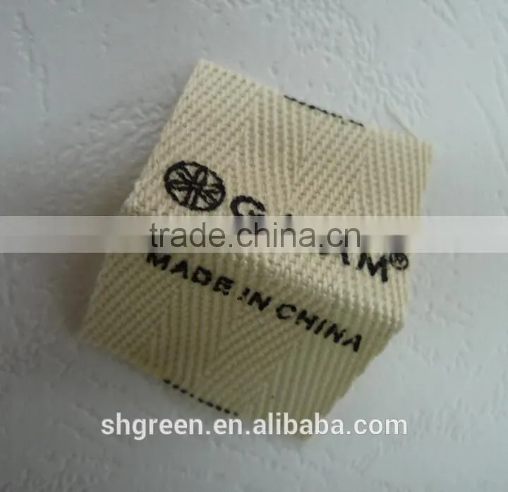 Silk screen printing cloth tags with die-cut hole for wine bottle