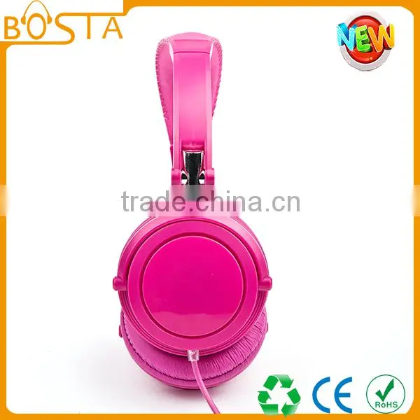 Hit the streets with powerful bass tangle free headphones headsets for smart phone