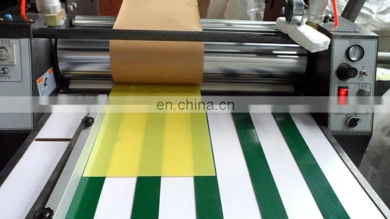 Automatic thermal flatbed laminator with conveyor belt