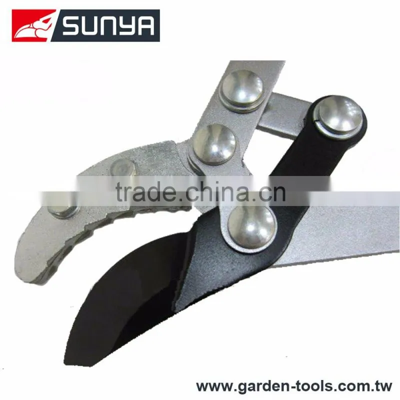 Garden extendable anvil leverage lopper