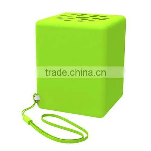 Hot sale 2014 supports 2 phones connection with voice prompt in English bluetooth mini silicone speaker