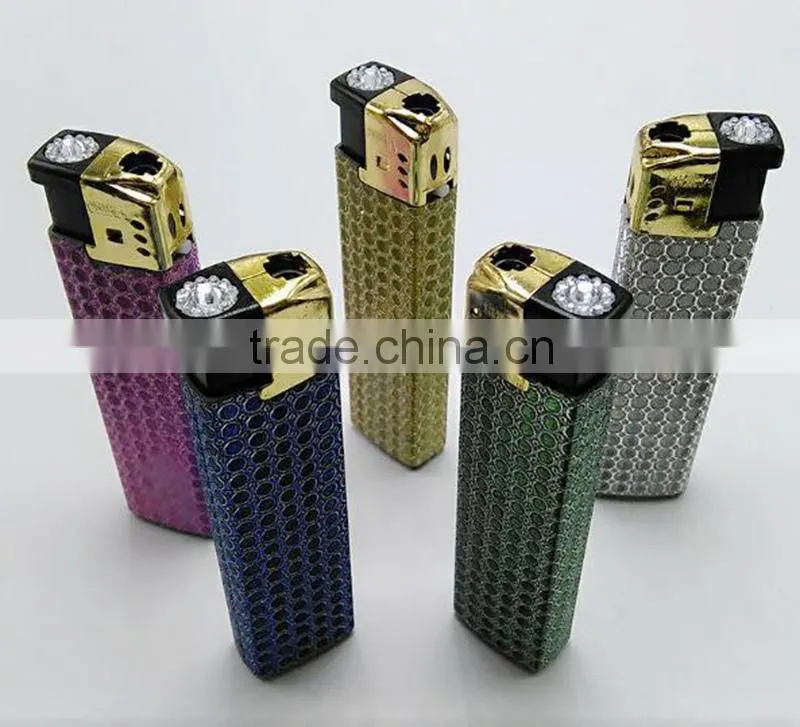 Bright colors gold cap windproof cigarette case with win lighter rhinestone