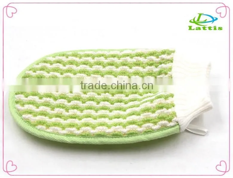 the newest fashion exfoliating bath gloves with pink color