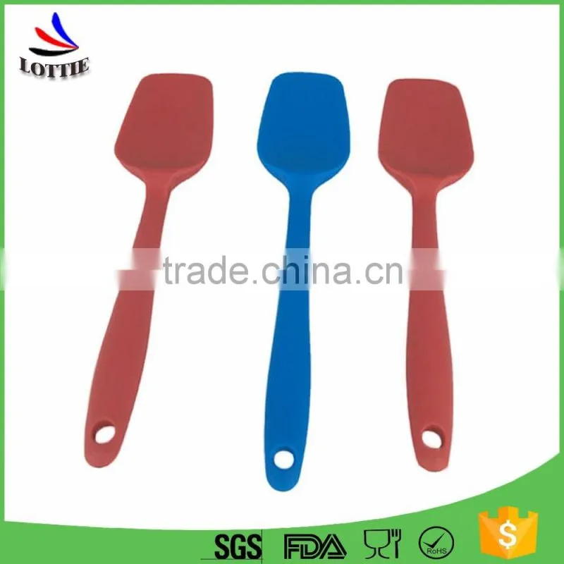 China Manufacturers kitchenware tools silicone pastry spatulas with Wooden handle