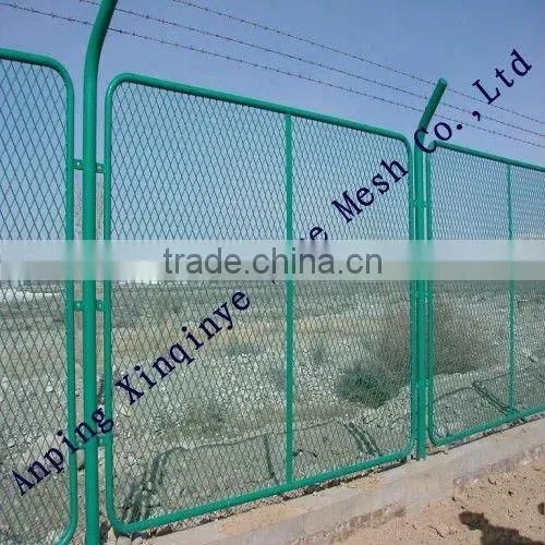 roller chain link fence