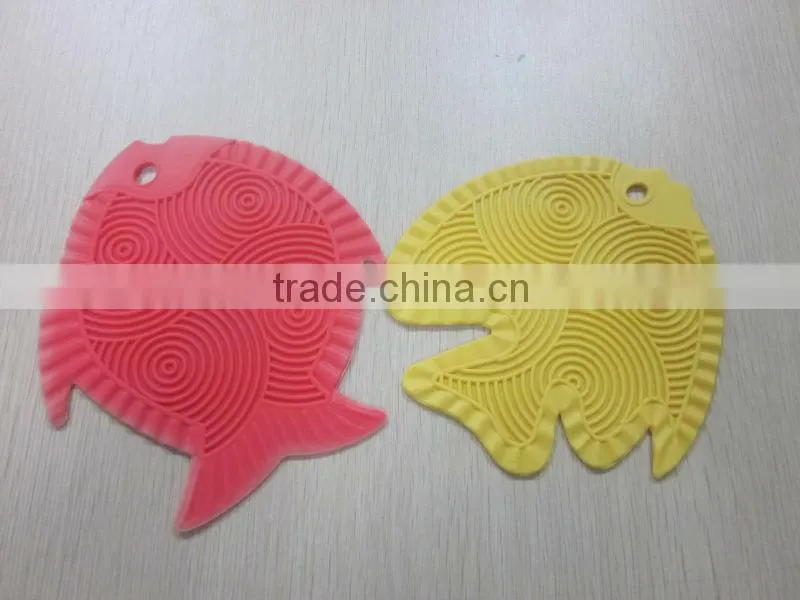 Eco friendly food grade colorful fish shaped baking silicone trivet,silicone placemat