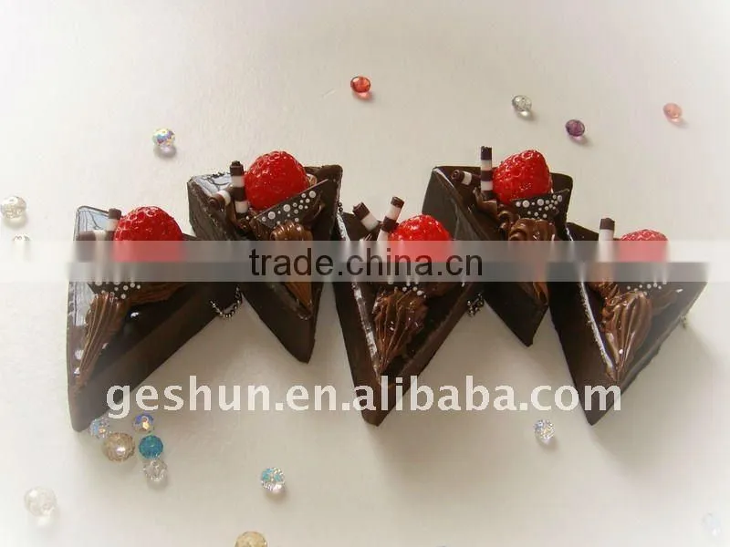Customized custom design cake key chain factory supplying
