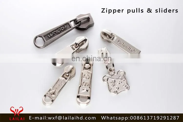 Colorful zipper puller head for bags