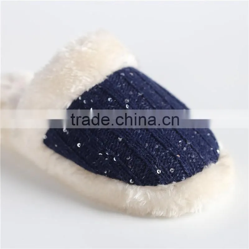 Woman knitted indoor slipper with sequins