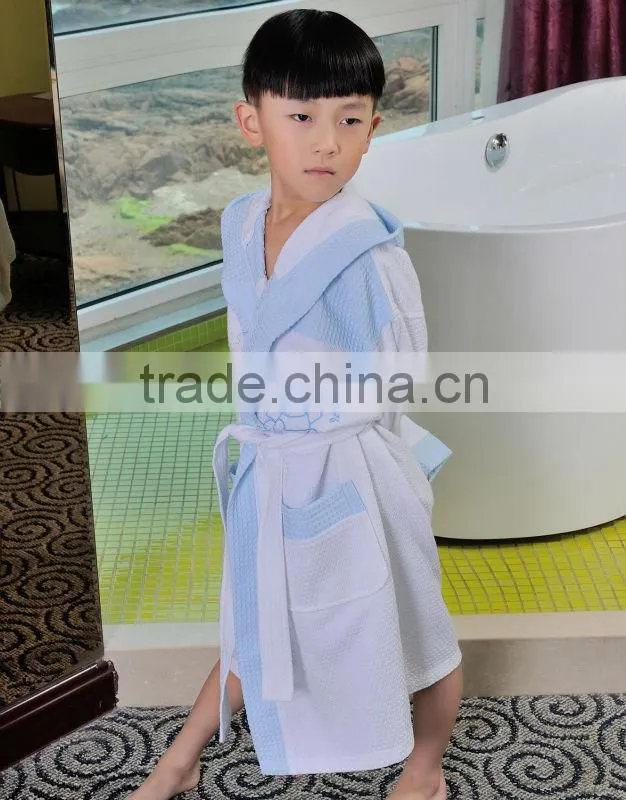 Fashion blue patterned cotton waffle boys bathrobe with embroidery