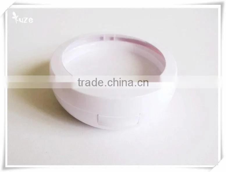 Empty cosmetic compact powder case with compact mirror