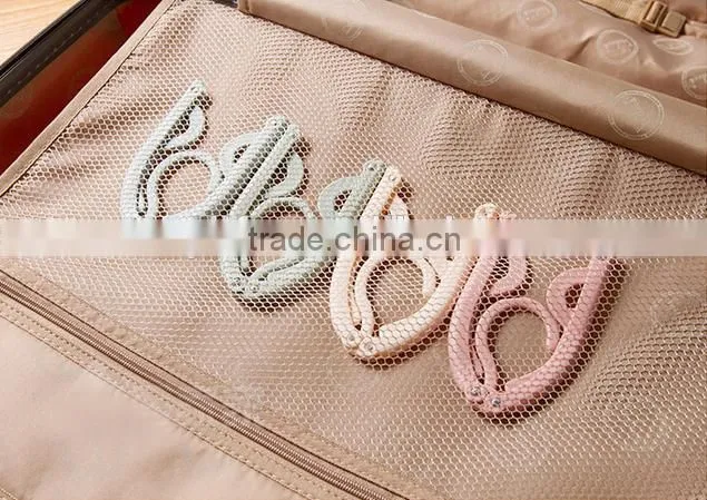 Hot selling plastic foldable travel home clothes hanger with anti-slip grooves