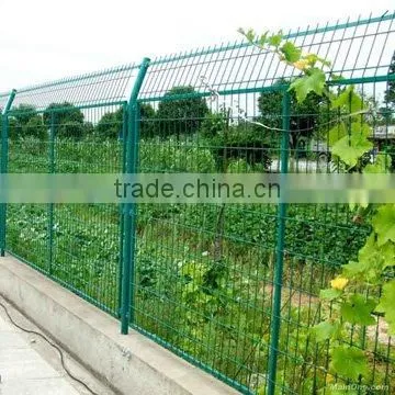 PVC coated welded wire mesh fence