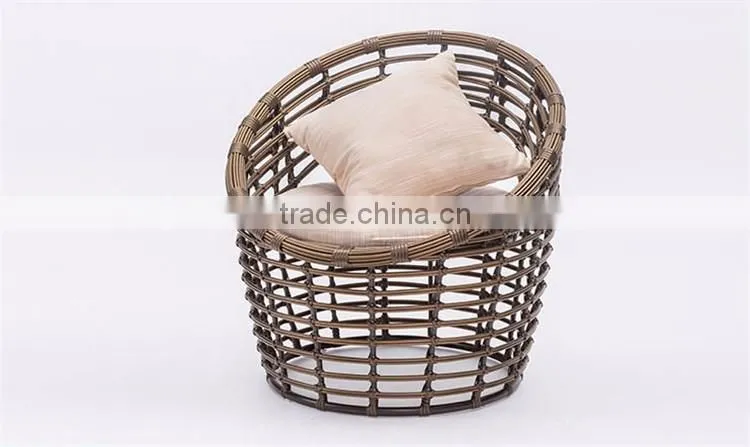 Brown Color Garden Wicker Dining Table And Chairs Rattan Coffee Glass Round Table And Chair