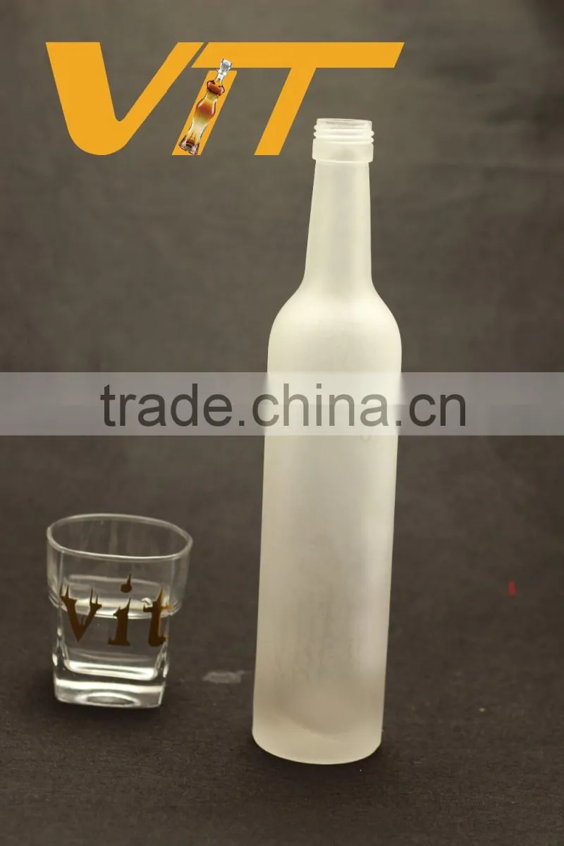 Fashional new product frosted alcohol bottles beverage wine bottle 500ml paint blue glass bottles