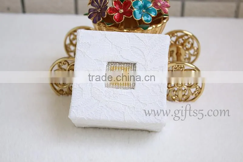 Fashion white wedding packaging box for jewelry with beaded name plate of Z