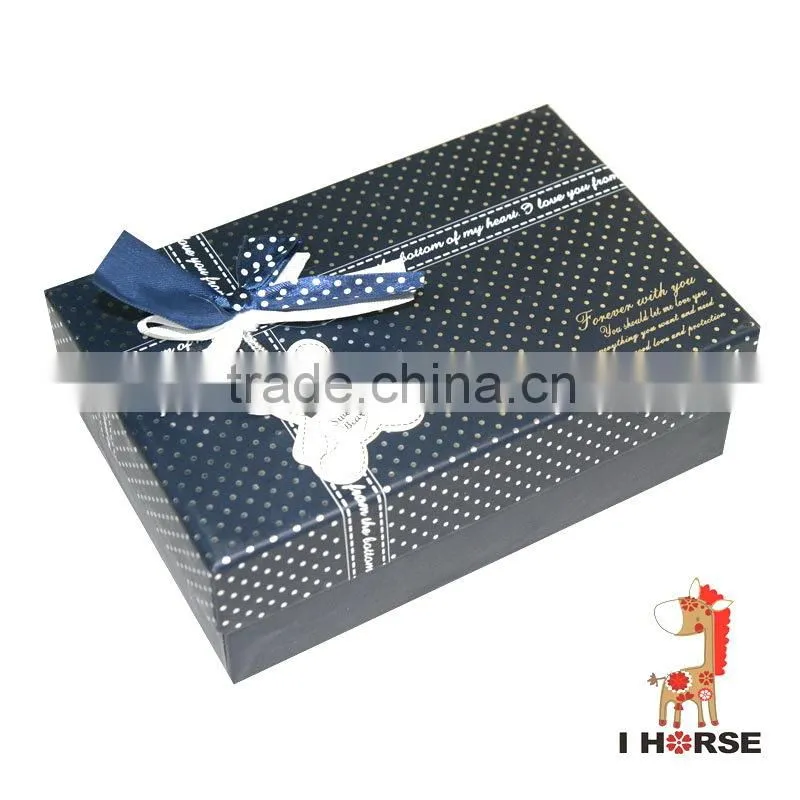 Different types gift packaging box with ribbon