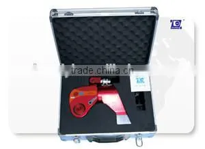 THE SQUARE DRIVE HYDRAULIC TORQUE WRENCH