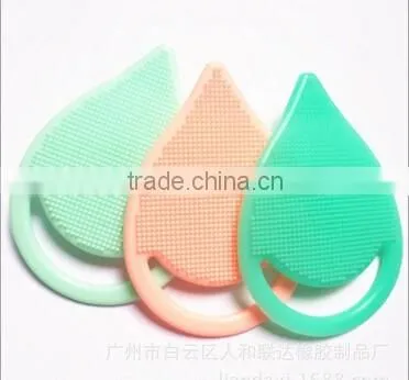eco-friendly high quality mutifunctional heart design silicone facial cleansing brush