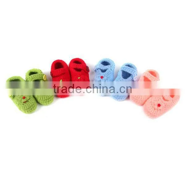 2015 New Design Floral Hand Made Crochet Shoes for Children