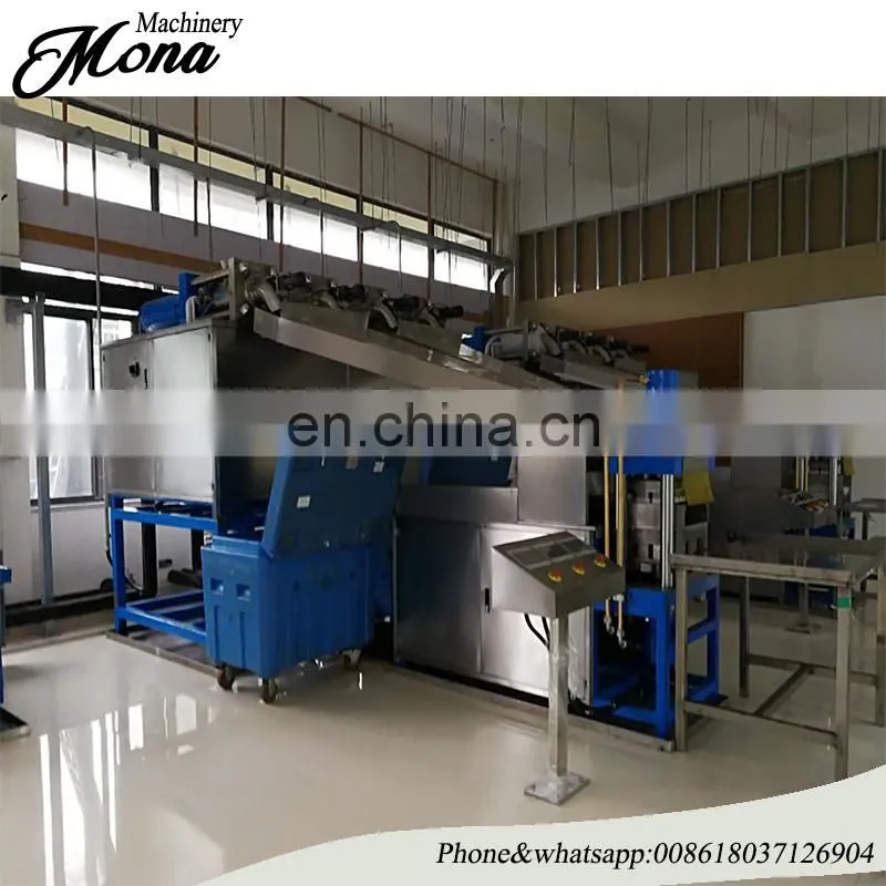 Dry ice moulding machine for standard catering size